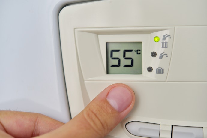定溫55~60℃,僅白天加熱更省電