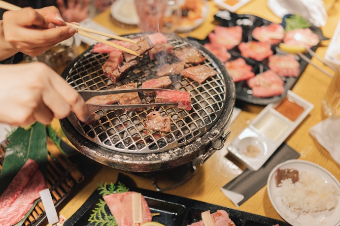 烤肉時如何讓肉不沾黏?