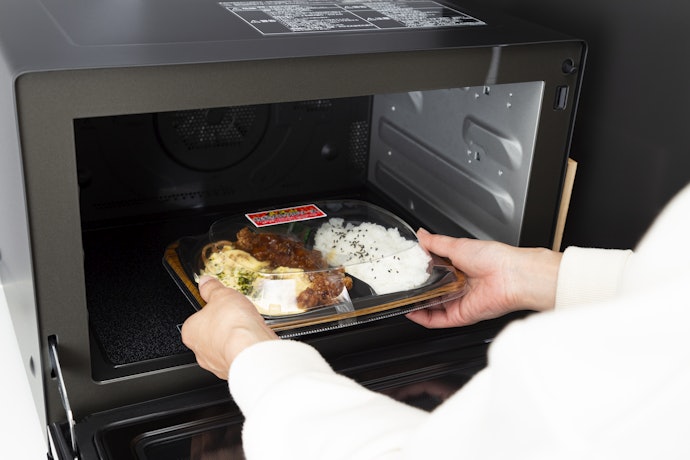 不能用微波爐的食材及餐具材質