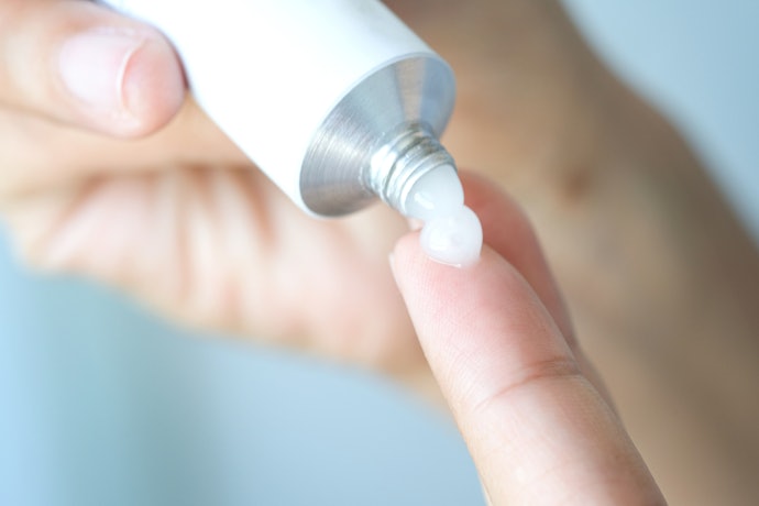 抗痘洗面乳和痘痘藥膏可以一起使用嗎?