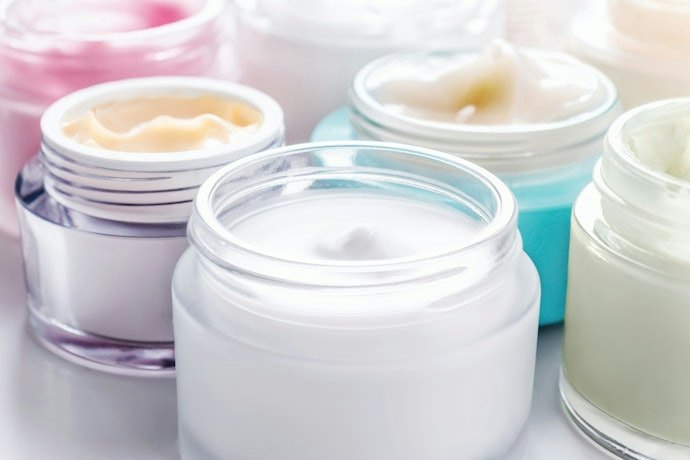臉部乳液跟乳霜有什麼差別?應該用哪種?