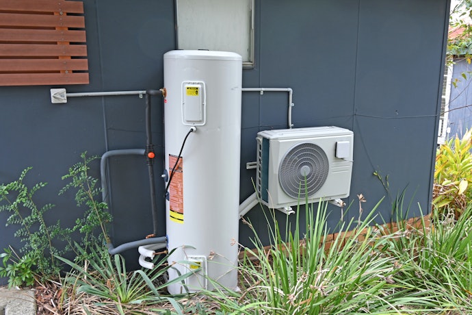 熱泵熱水器省電但安裝成本高