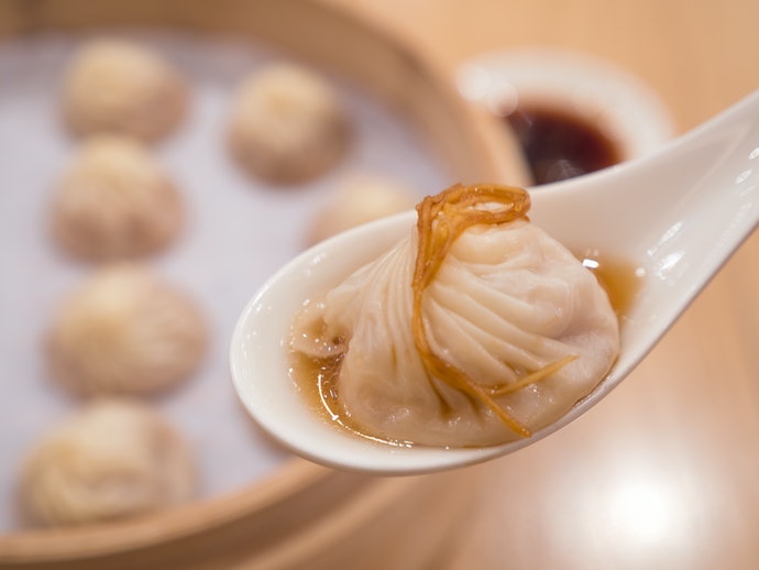 散發生薑香氣的冷凍小籠包