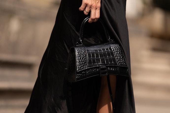 經典老爹鞋的先驅Balenciaga巴黎世家,包款也有強烈個人風格