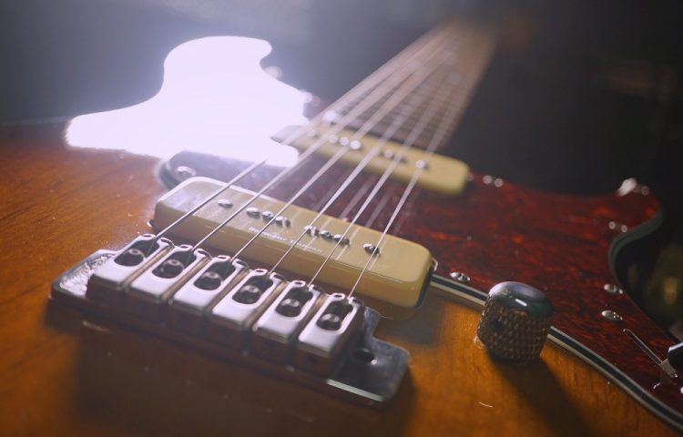 吉他老師推薦5款電吉他用新手必備用品及器材