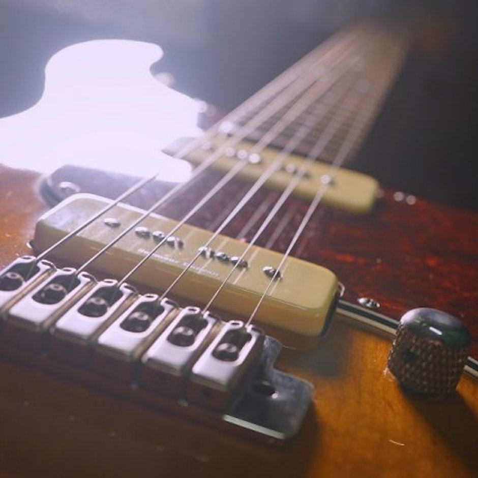 吉他老師推薦5款電吉他用新手必備用品及器材