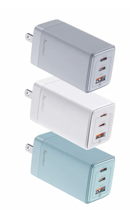 氮化稼3孔高速充電頭 1