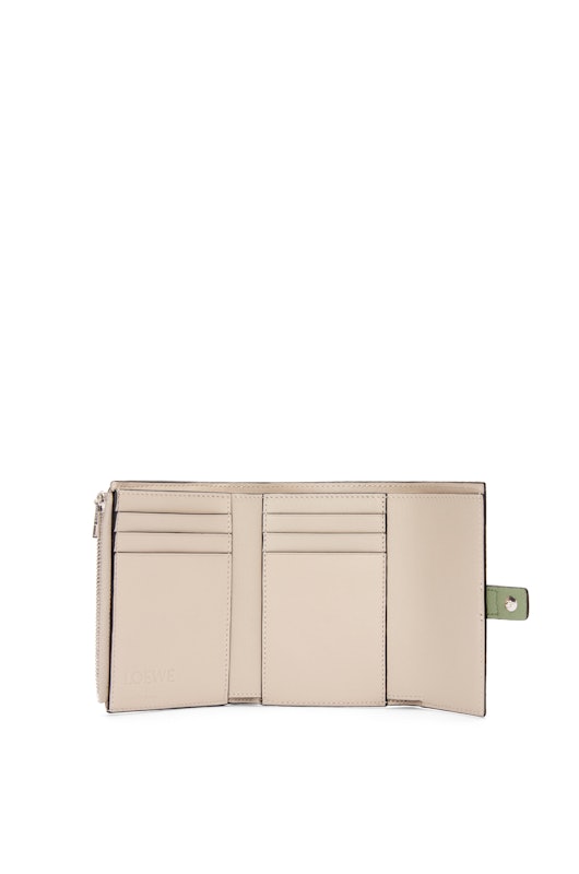 Small vertical wallet in soft grained calfskin 3