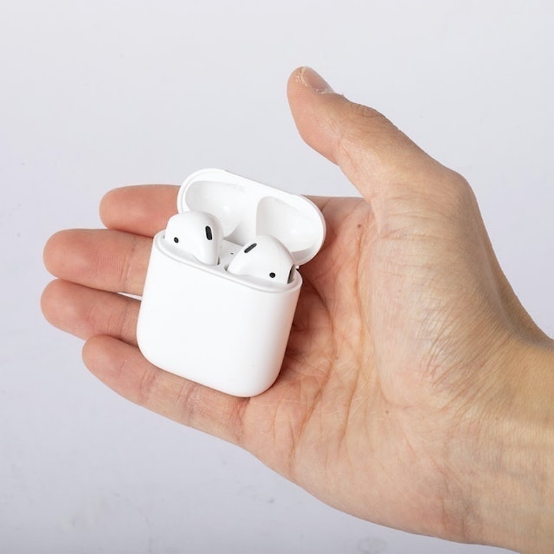 AirPods 搭配無線充電盒 5