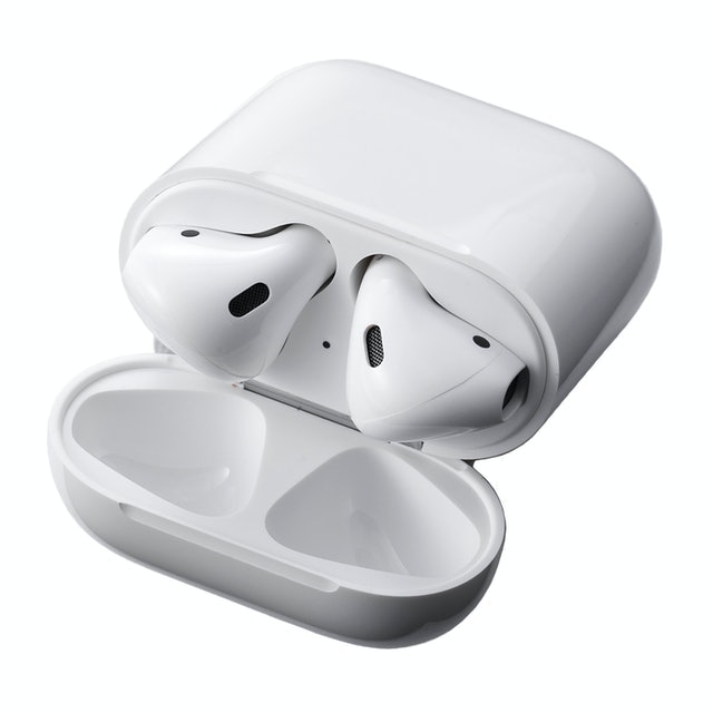 AirPods 搭配無線充電盒 4
