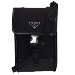 經典品牌三角LOGO斜背手機袋包