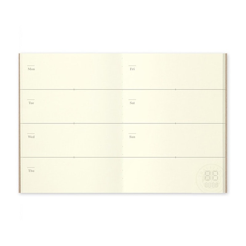 9. Midori TRAVELER’S notebook 護照尺寸內頁 週間手帳 1