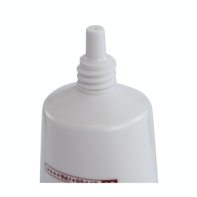 超輕感全效防曬霜SPF50+ PA++++ 2