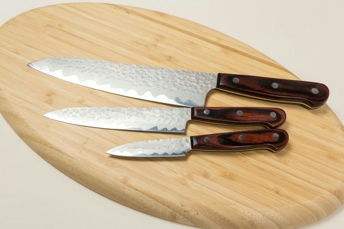 日常家用能以刀刃長21cm、厚度2mm為準