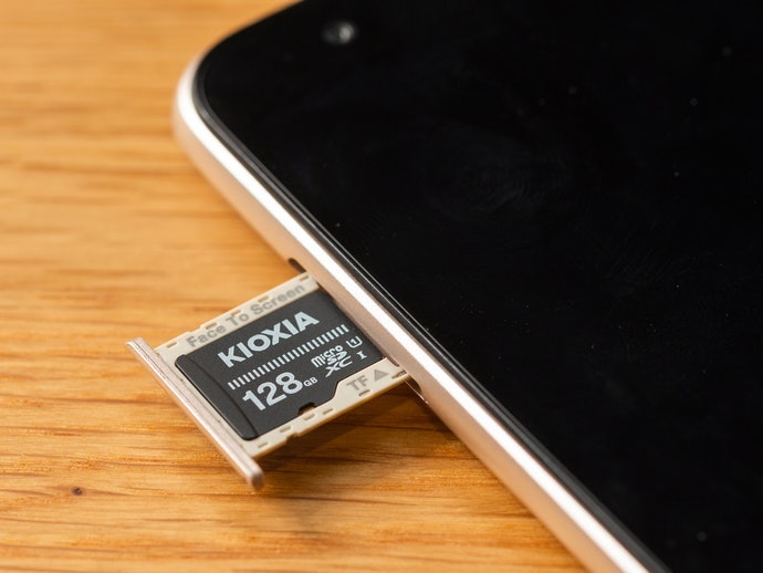 注意尺寸是否相容設備,手機或遊戲機需搭配 microSD