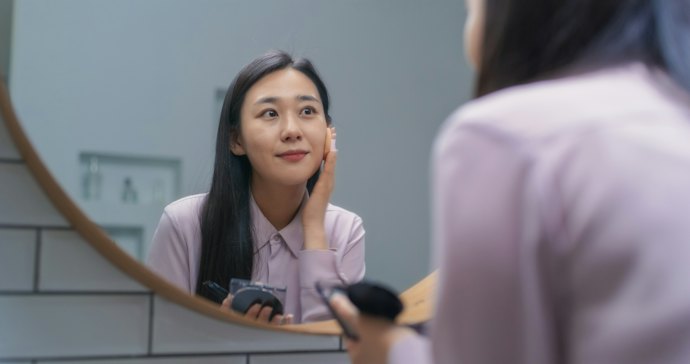 日間偽素顏可考慮含防曬或校色成分的款式
