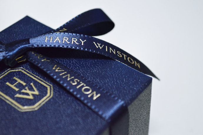預算10~20萬以上還能參考Harry Winston與De Beers