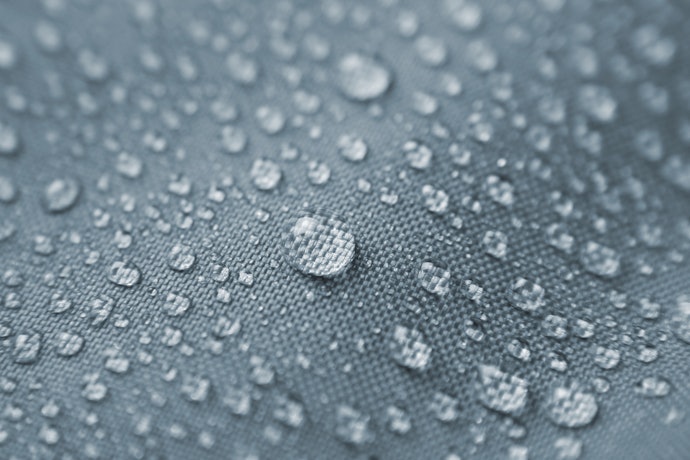 防潑水便於抵擋毛毛雨及髒污潑濺