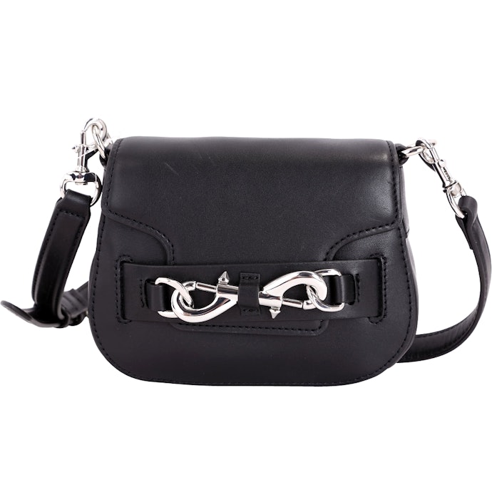 追求媲美精品包的設計性與品質可參考Rebecca Minkoff