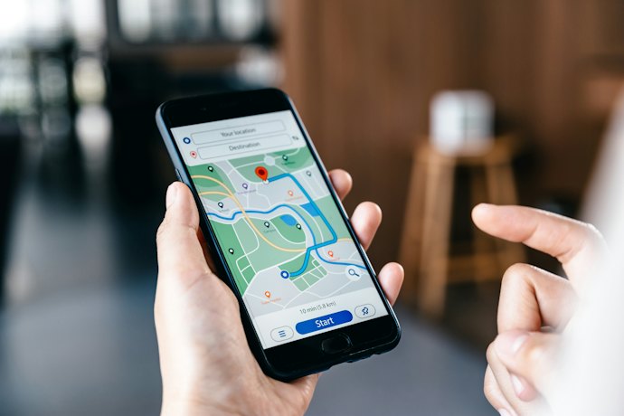 基本定位需求能先利用手機內建服務或地圖App