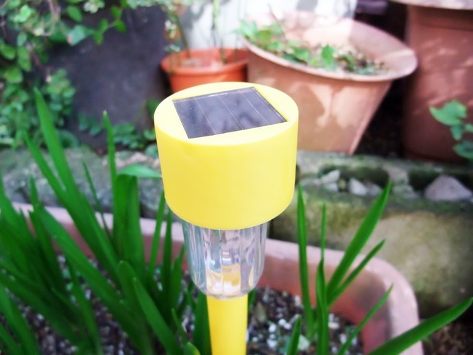 缺點:沒有陽光就無法充電