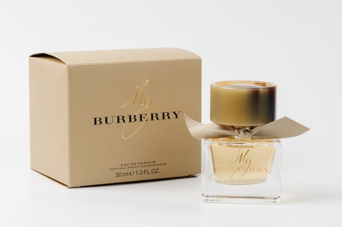 搭配Burberry香水打造完整的英倫風格