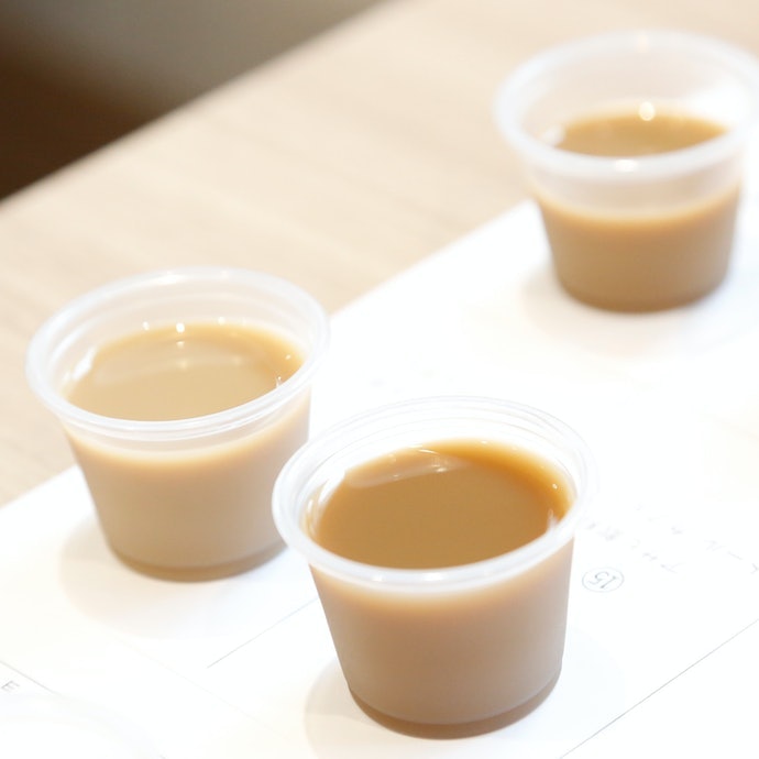 以牛奶來增添咖啡的醇厚口感
