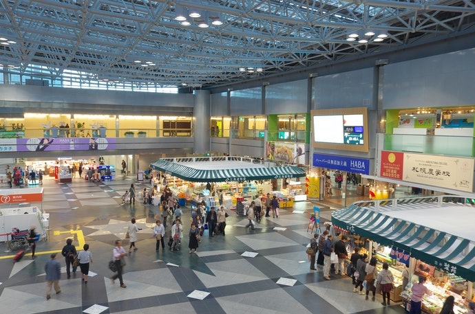 可於機場和 JR車站等範圍內入手為佳