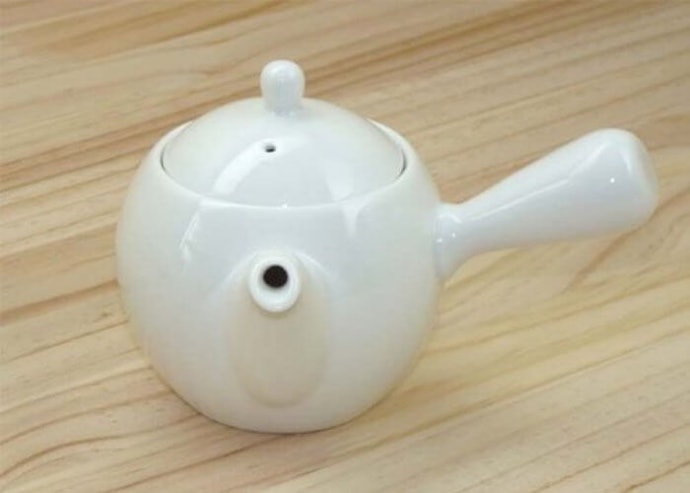 以小蘇打粉或漂白劑來清除茶垢