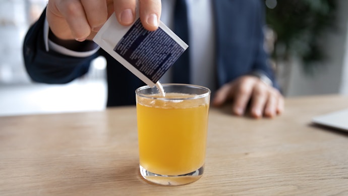 瓶裝濃縮液通常劑量較足夠,單包飲及酵素粉則便於攜帶飲用