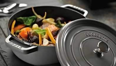 鍋底淺、適合煎炒料理的 Round Shallow 及 Blazer