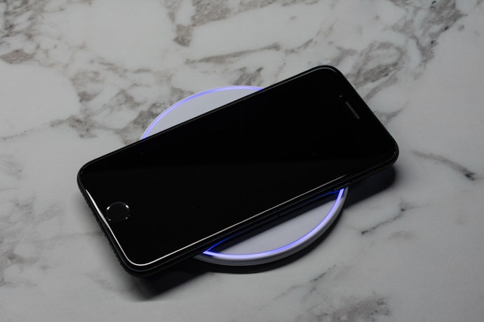 電量越大越好,亦可參考支援無線充電的機型