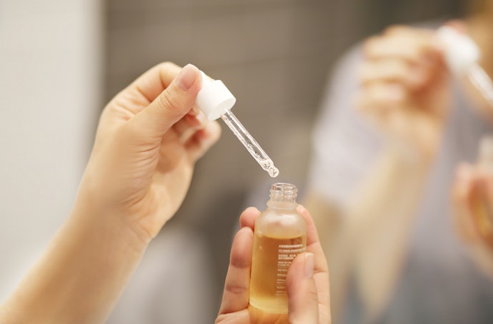 預防黑色素生成可利用熊果素或傳明酸