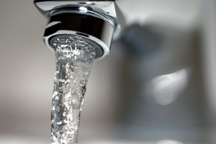 先確認濾水器規格尺寸與家中水龍頭相符