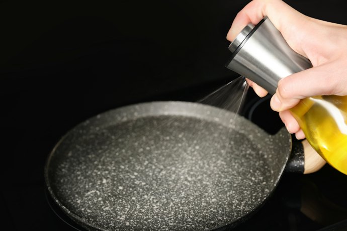 想快速讓油均勻覆蓋鍋面,留意出油量與噴灑範圍