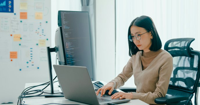先依主要用途挑選 AI 軟體,再視需求搭配其他工具