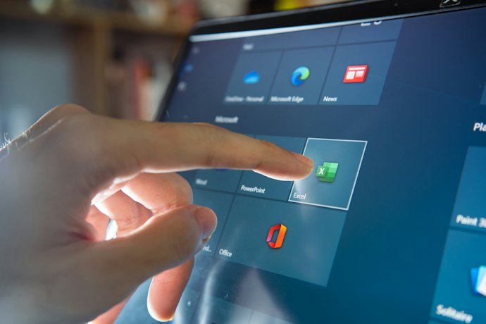 Google、Microsoft 生態系選同系 AI
