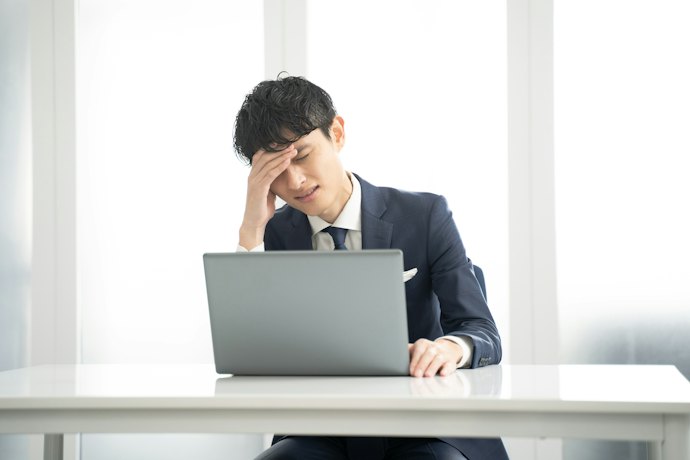 臉色蠟黃、口臭嚴重都是肝臟勞累的徵兆