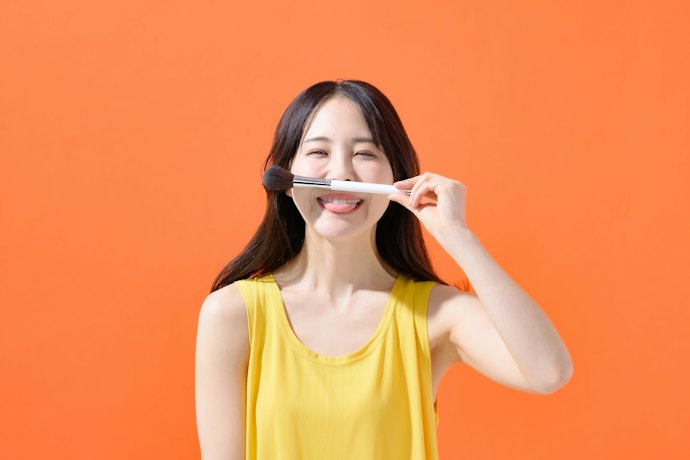 標榜不需卸妝的產品必須不含粉底成分