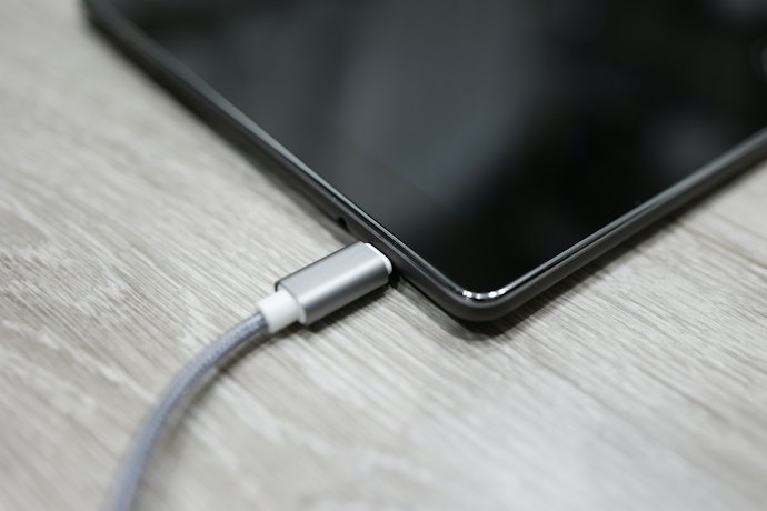 以無電池版本為優先,可進一步考慮反向供電設計