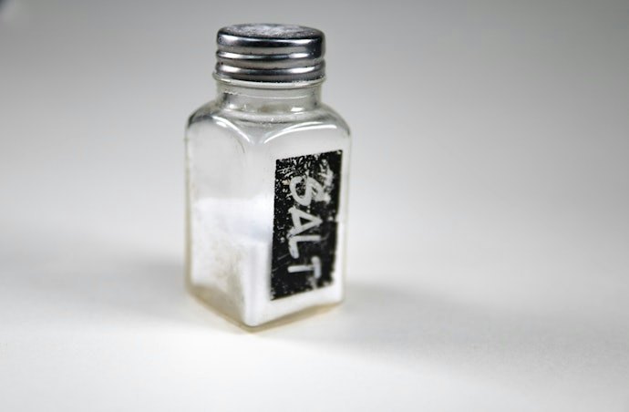 以鈉含量與添加物較少的款式為優先