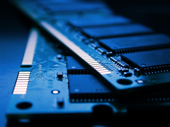記憶體以16GB、DDR5為標準
