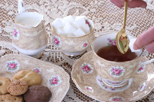 常出現在英式下午茶的「奶盅」
