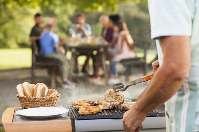 燒烤桌(圍爐桌):能與夥伴同享BBQ的樂趣