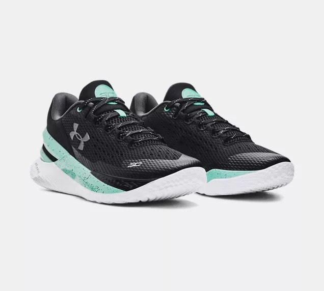 重量輕、貼合度高的 Under Armour
