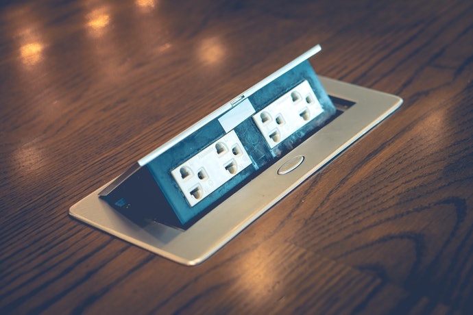 USB孔、電源插座:同時使用多項周邊設備