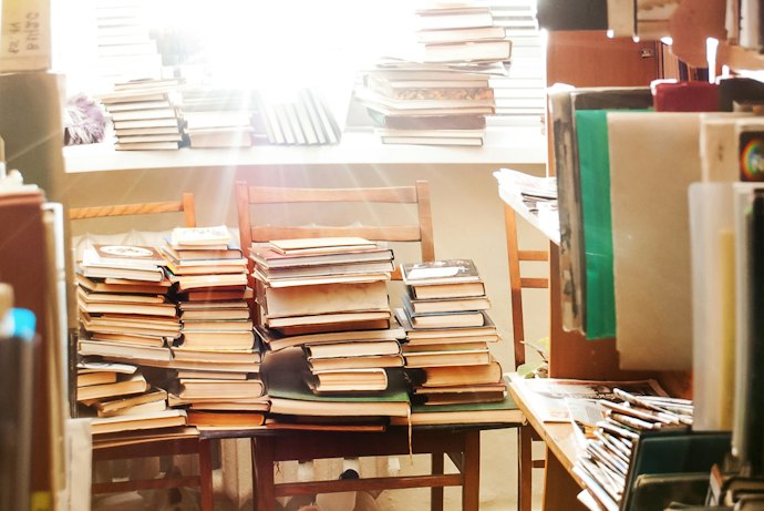 童書、繪本或練習本:確認是否收購書況不佳的書籍