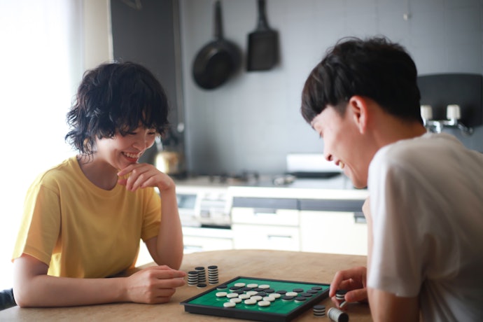 中年級:益智類桌遊、卡牌遊戲、兒童彩妝組/飾品DIY適合同樂