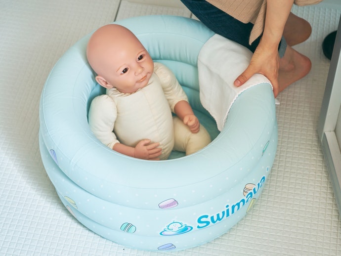 桶形浴盆:可輔助維持坐姿,適合脖子已經變硬的嬰兒