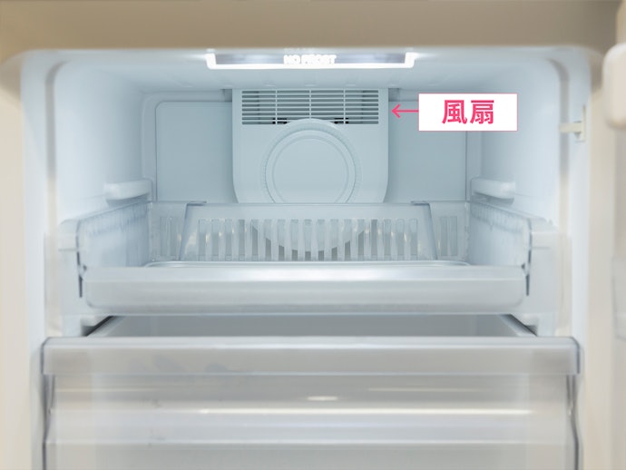風冷式: 可自動調節溫度除霜,因此庫內會定期升溫
